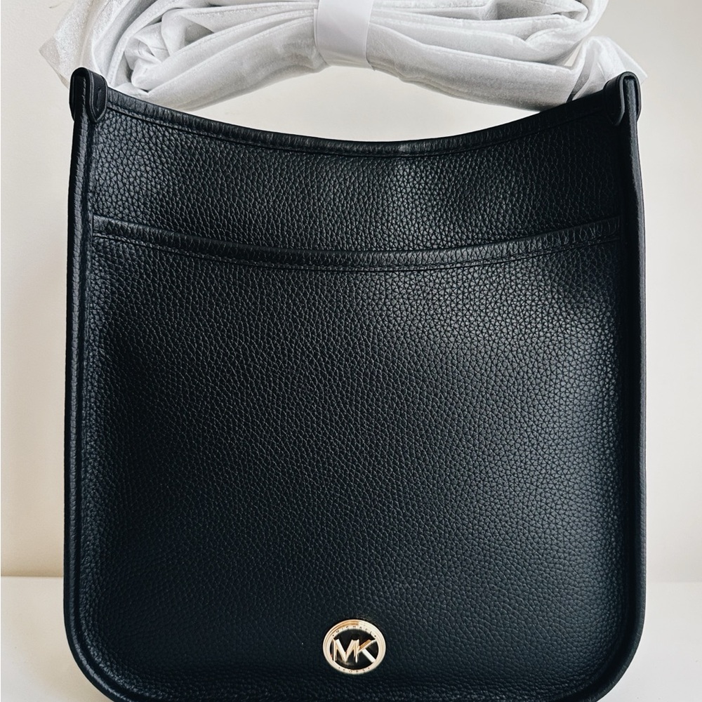 Authentic Michael Kors Luisa Large Pebbled Leather Messenger Bag Black N…